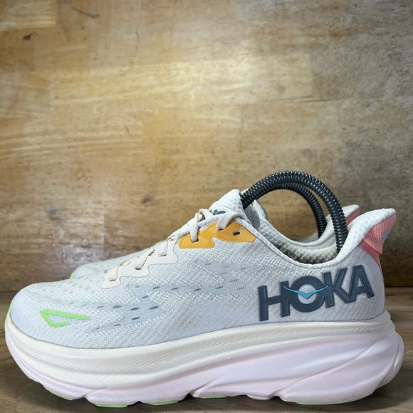 Hoka One One Clifton 9 REFLECTIVE Womens Size 7.5 Running Shoes Sneakers Vanilla - Picture 4 of 12
